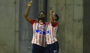 Miguel Borja y Gabriel Fuentes señalan al cielo celebrando un gol. Cuotas Deportivo Cali vs Junior.