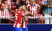 Rodrigo De Paul y Ángel Correa se abrazan. Cuotas y pronósticos Atlético de Madrid vs Betis, LaLiga.