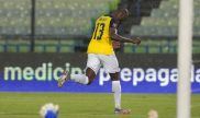 Valencia corre en la imagen festejando un gol. Cuotas Colombia vs Ecuador, Eliminatorias Conmebol.