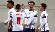 Foden y Grealish se saludan tras anotar un gol. Cuotas Inglaterra vs Hungría, Eliminatorias UEFA.
