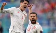 Morata y Jordi Alba gritan mientras celebran un gol. Cuotas y pronósticos Grecia vs España.