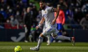 Imagen de Benzema con el balón controlado. Pronósticos Real Madrid vs Valencia, LaLiga Santander.