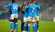 Jugadores del Napoli festejan un gol por la Serie A