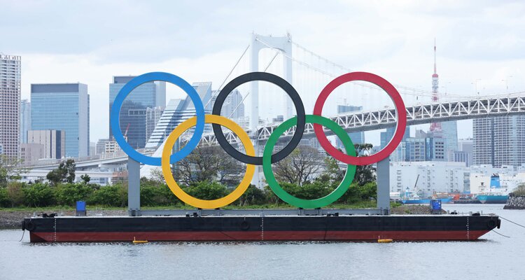 Imagen de Tokio con los Anillos Olímpicos en primera plana. Apuestas Juegos Olímpicos 2020.